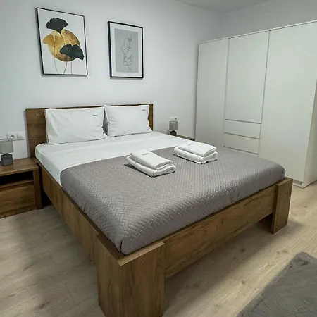 Venus Exquisite At Qualis *