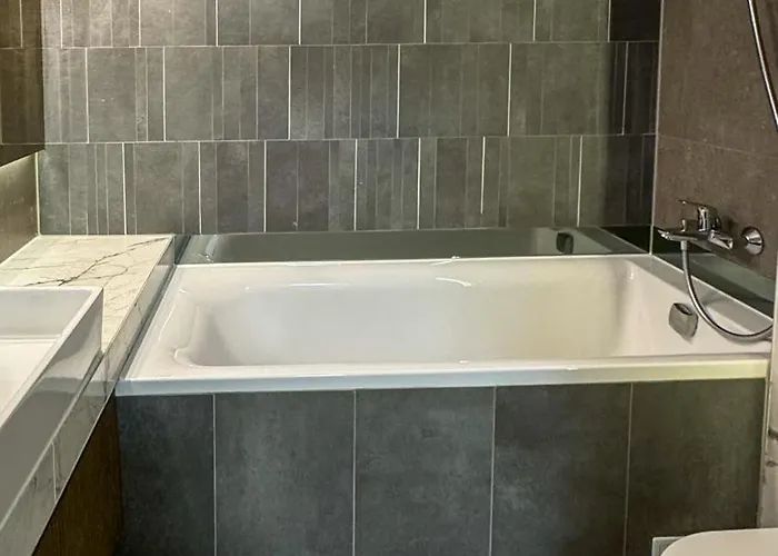 Venus Exquisite At Qualis *