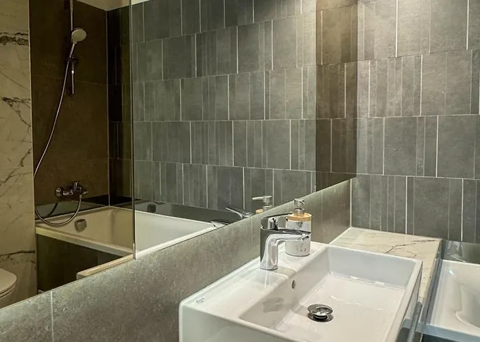 Venus Exquisite At Qualis *