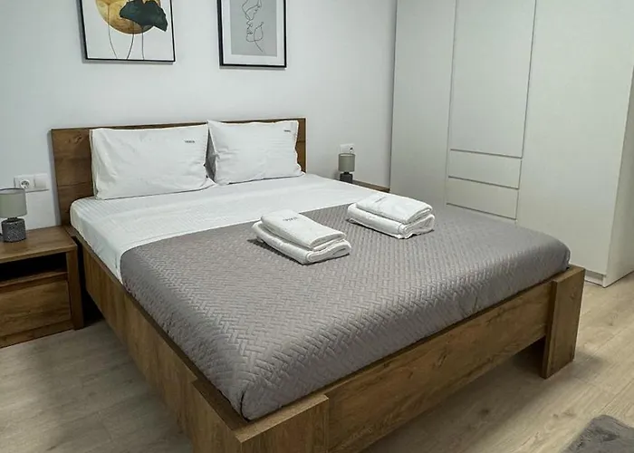 Venus Exquisite At Qualis *